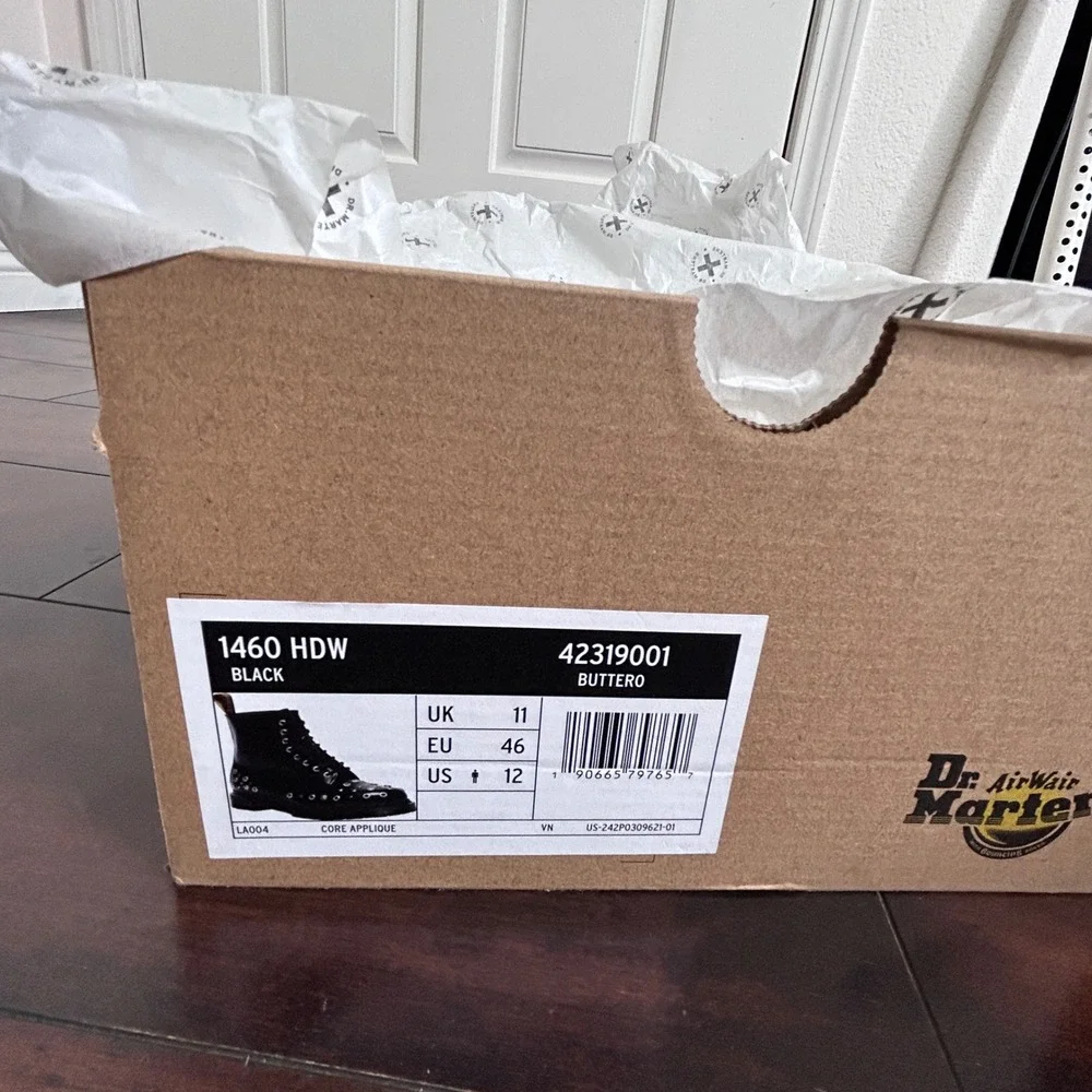 NIB Dr. Martens Studded Buttero Leather Studded Combat Boots Mens 12 Goth Grunge